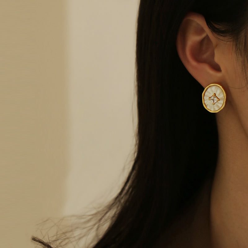 "French Kiss" Vintage Style Stud Earrings
