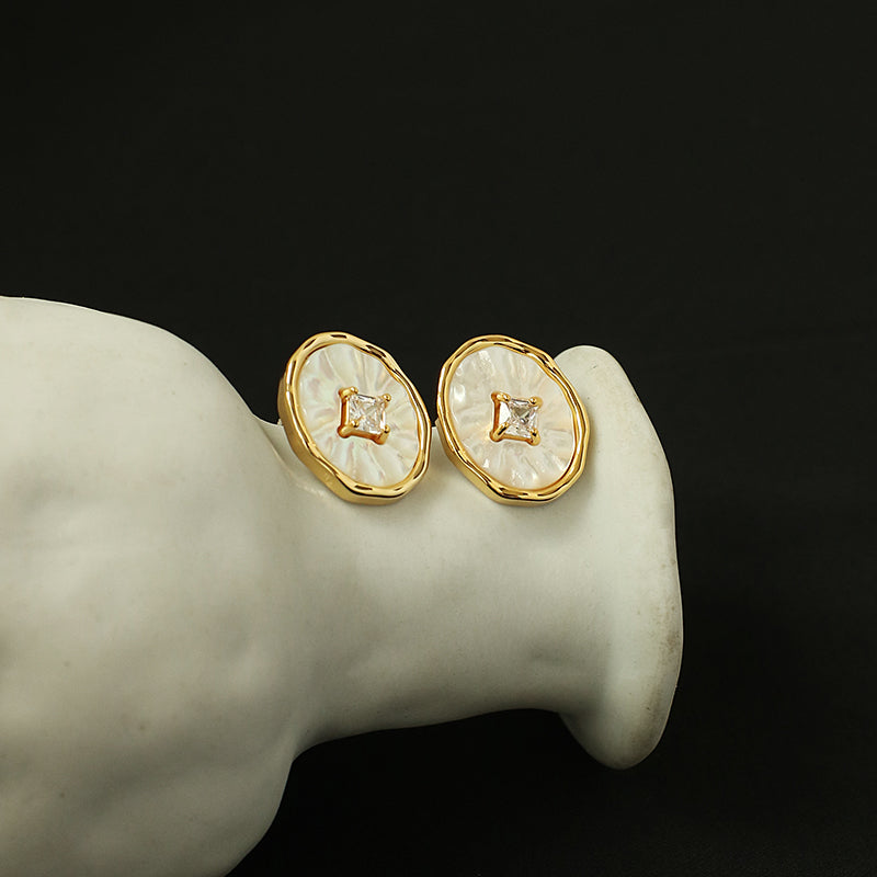 "French Kiss" Vintage Style Stud Earrings