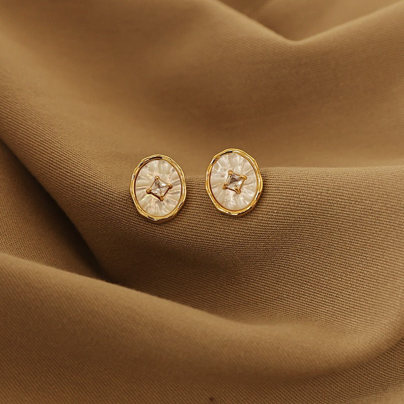 "French Kiss" Vintage Style Stud Earrings