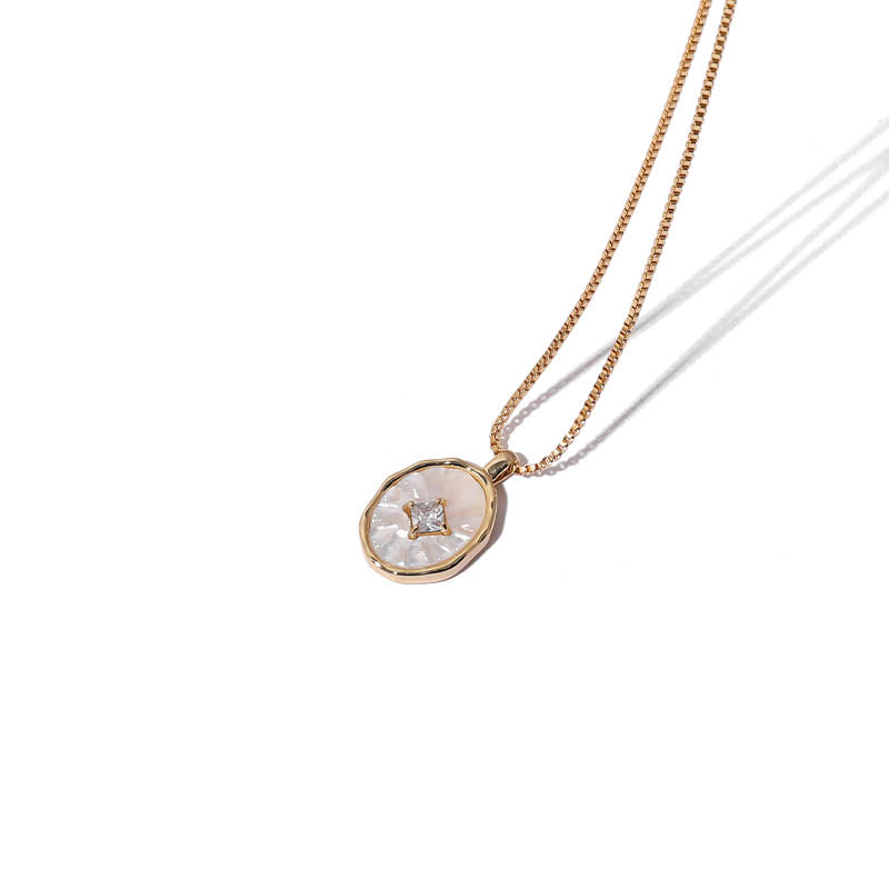 "French Kiss" Vintage Style Fritillaria Necklace