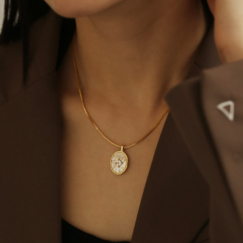 "French Kiss" Vintage Style Fritillaria Necklace